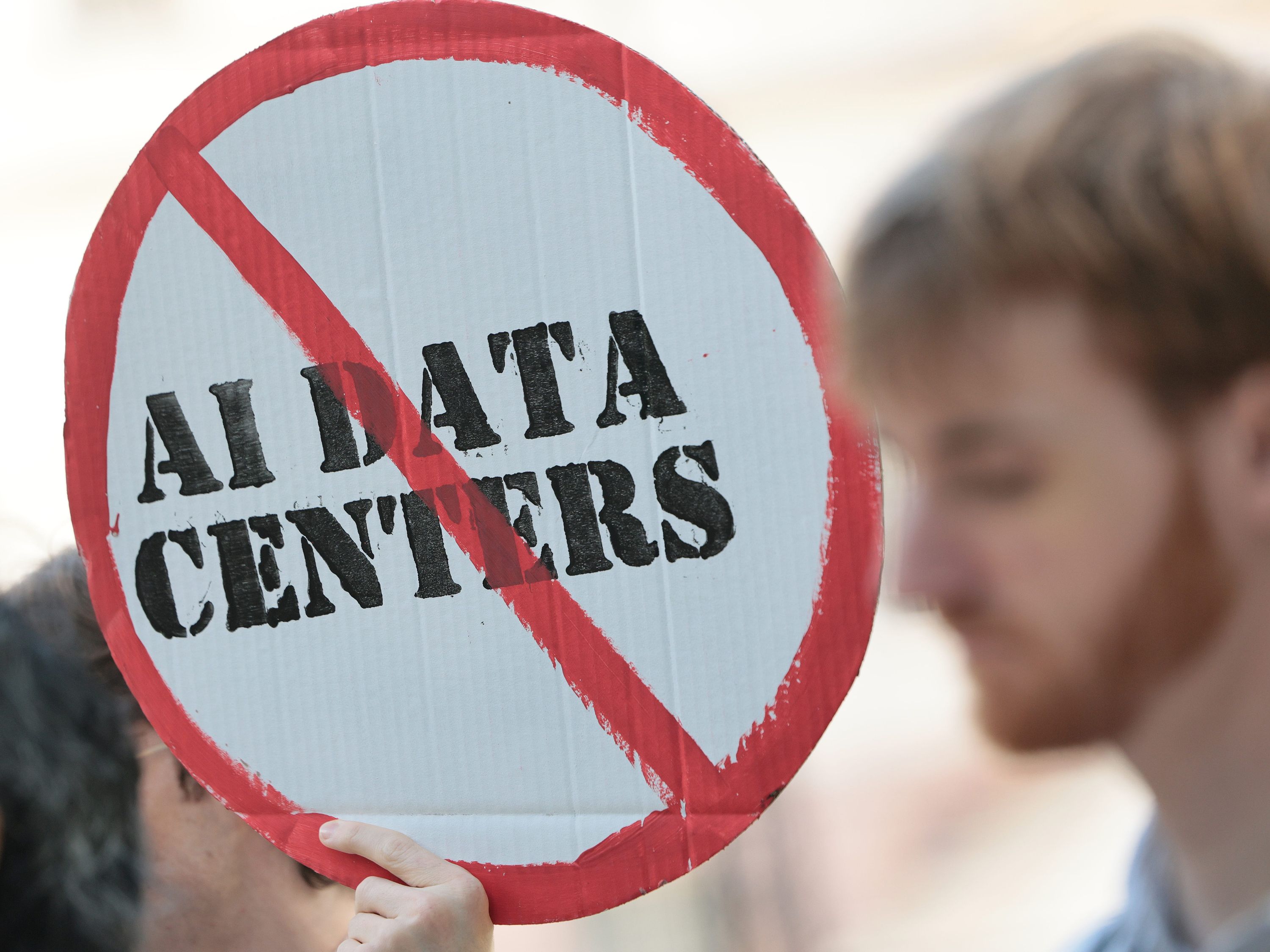 CEO de IA expõe hipocrisia de críticos que não largam o ChatGPT