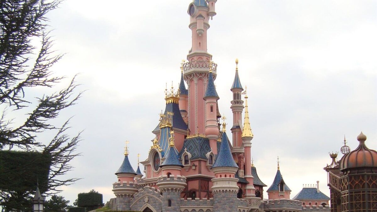Disney: o lucro cai pela metade, mas a operação avança
