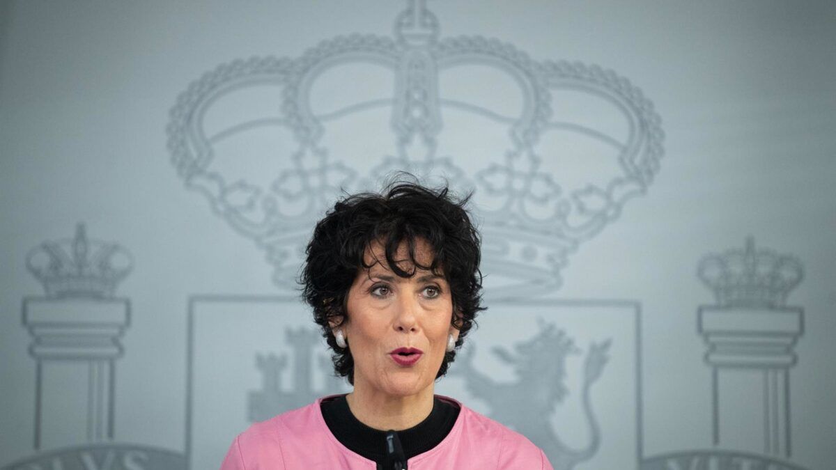 Elma Saiz acusa Feijóo de "privatização e cortes" nas pensões espanholas