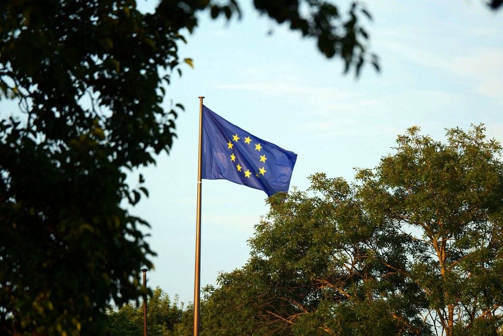 União Europeia busca soberania digital — mas enfrenta abismo tecnológico com EUA