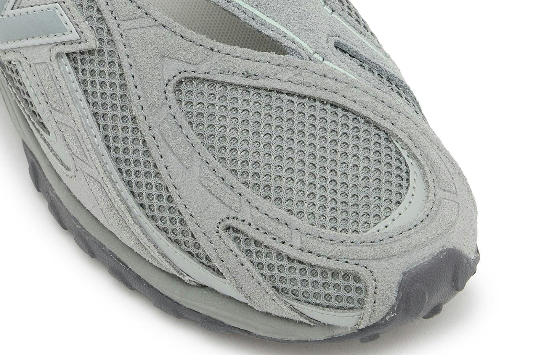 New Balance troca o cadarço pela fivela: a nostalgia virou sneaker