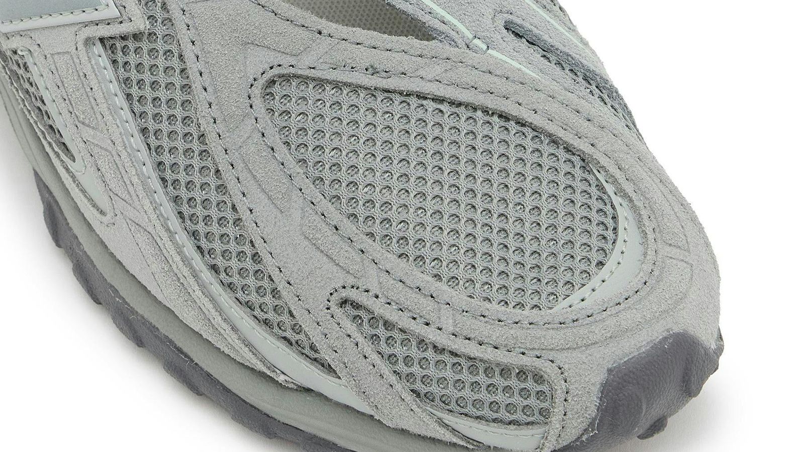 New Balance troca o cadarço pela fivela: a nostalgia virou sneaker