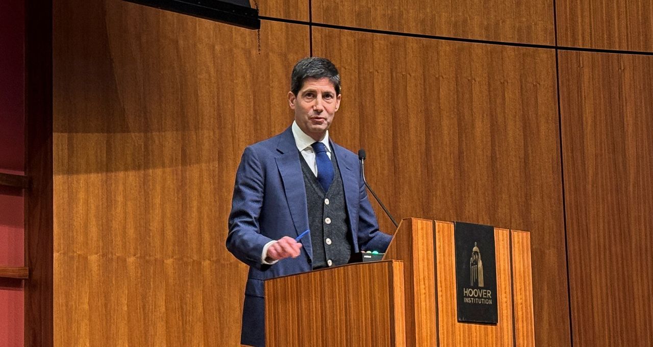 Kevin Warsh: IA traz demanda antes de produtividade e gera incertezas