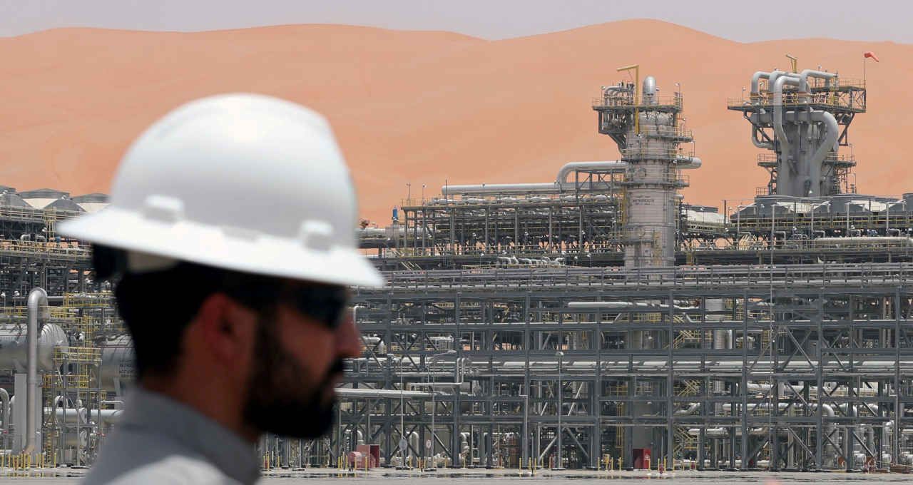 Saudi Aramco aposta em motor híbrido para garantir sobrevida aos combustíveis fósseis