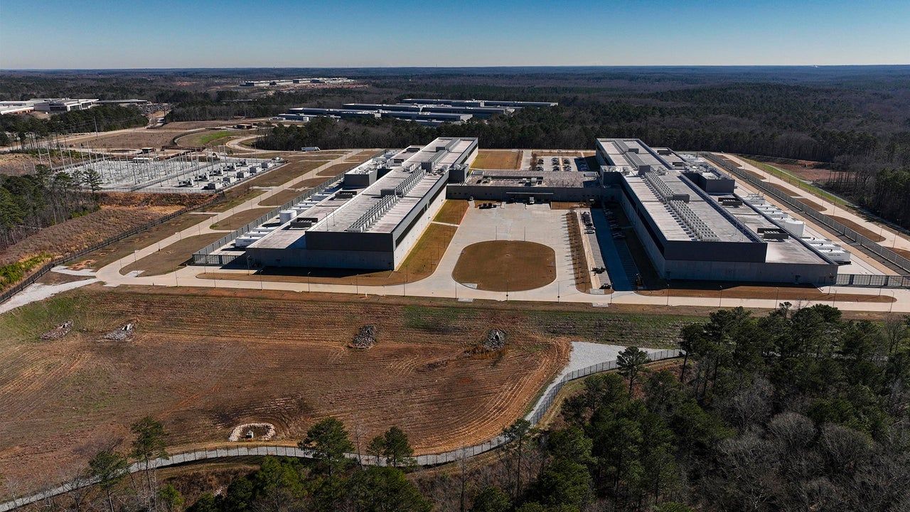 FERC acelera conexão de data centers de IA à rede elétrica nacional