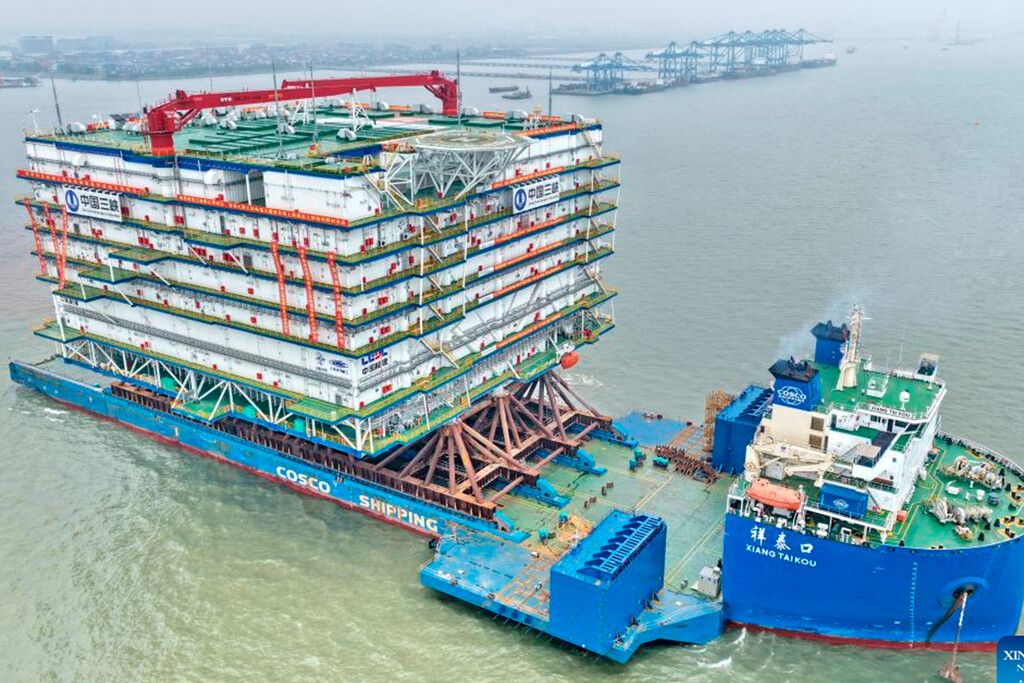 China lança estação convertidora para viabilizar eólica offshore a 100 km da costa