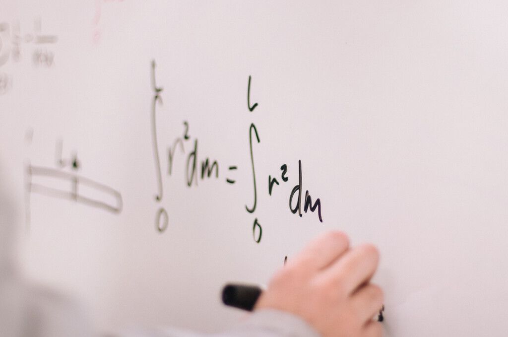 OpenAI diz ter resolvido problemas de matemática e física; academia cética