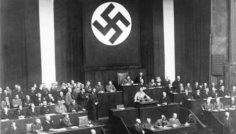 O eco de 1933: como a Alemanha de Hitler se tornou um espelho para a democracia ocidental