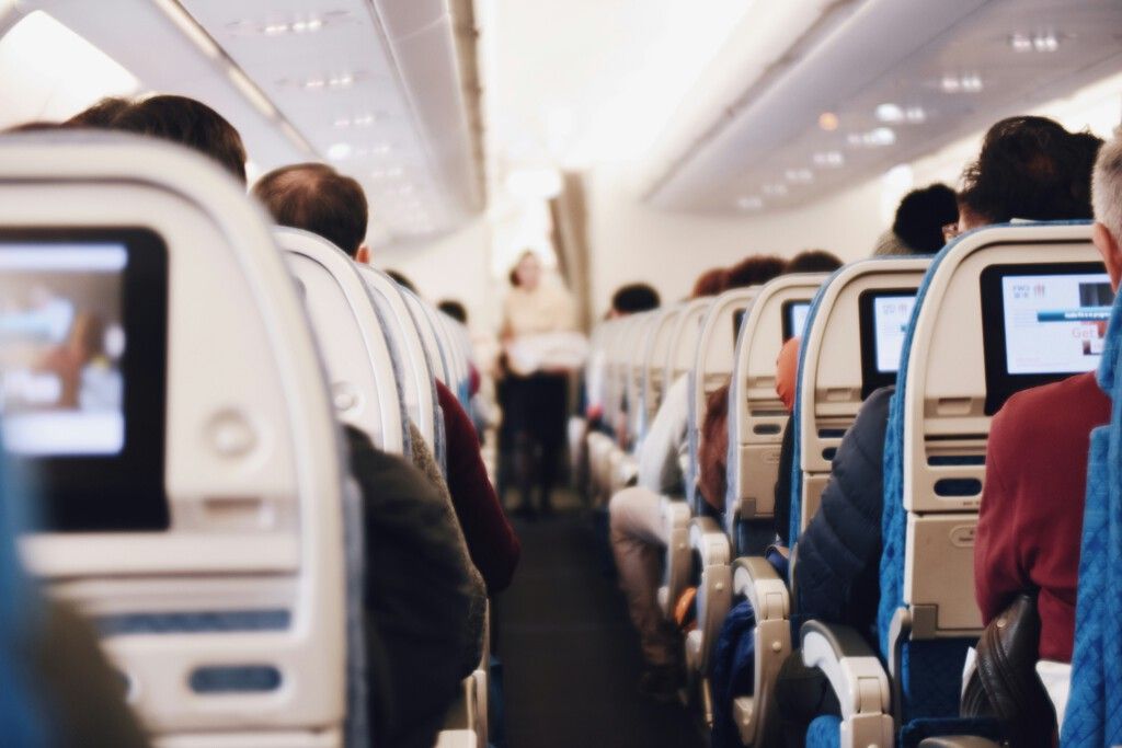 União Europeia impõe novas regras para aerolíneas — fim das taxas surpresa no check-in