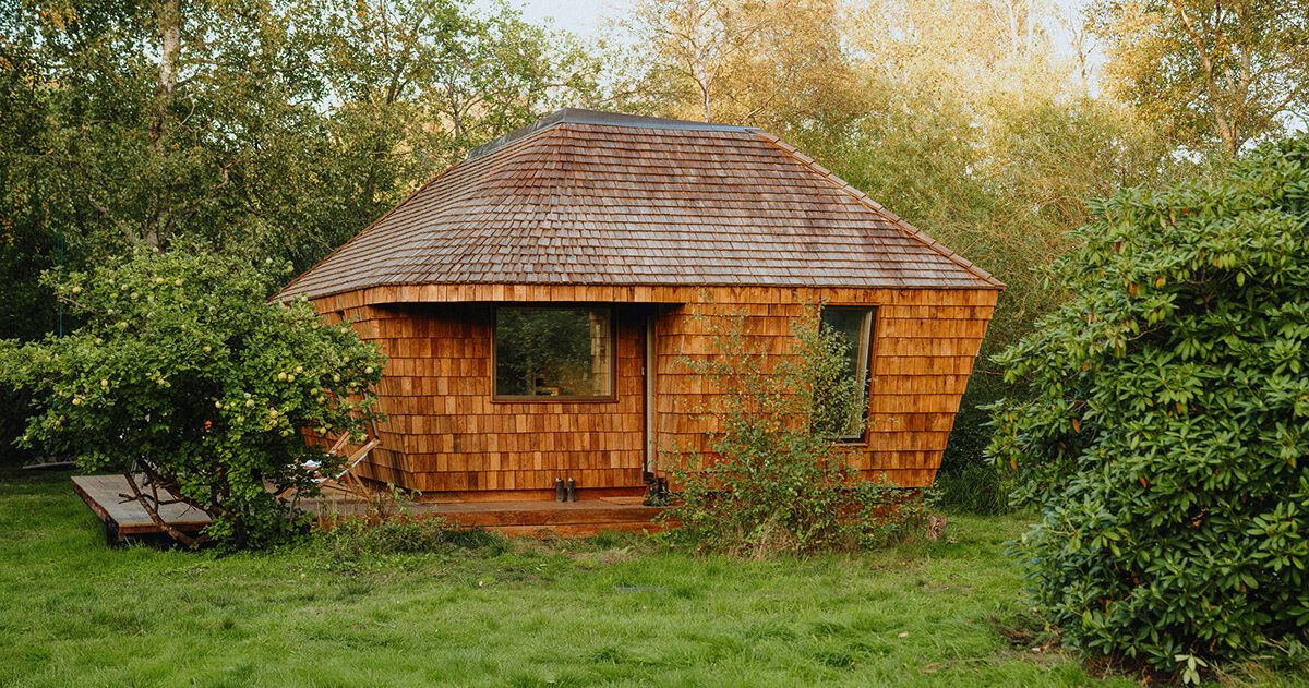 O habitat espacial que virou cabana na floresta