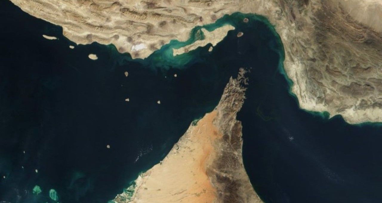 Petroleiros iranianos retomam rota em Ormuz após período de inatividade