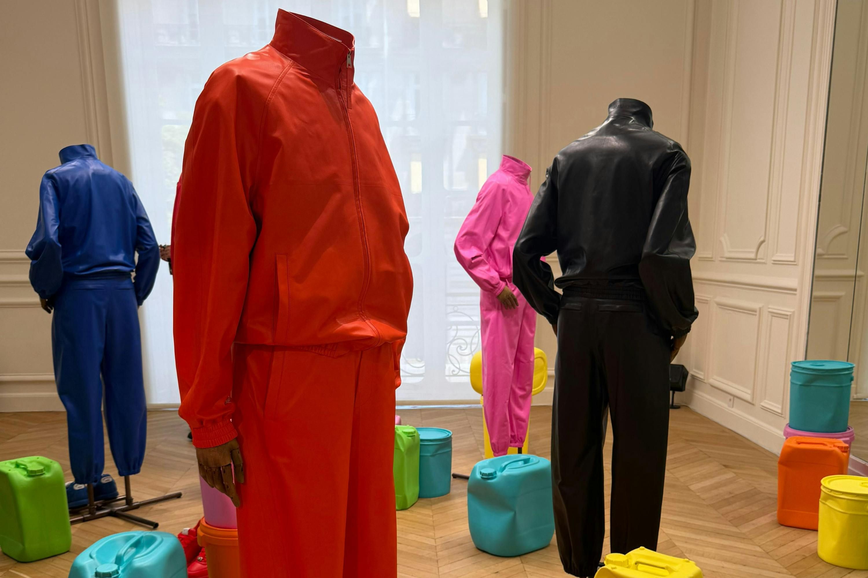 Sarah Burton eleva o agasalho esportivo ao patamar da alfaiataria na Givenchy