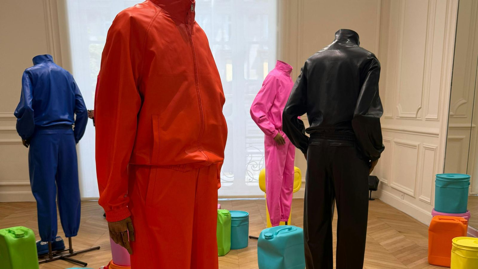 Sarah Burton eleva o agasalho esportivo ao patamar da alfaiataria na Givenchy