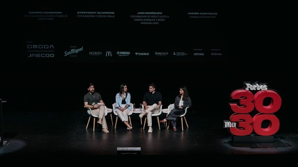 IA substitui tarefas repetitivas mas exige novas competências — dizem líderes no Forbes 30 Under 30