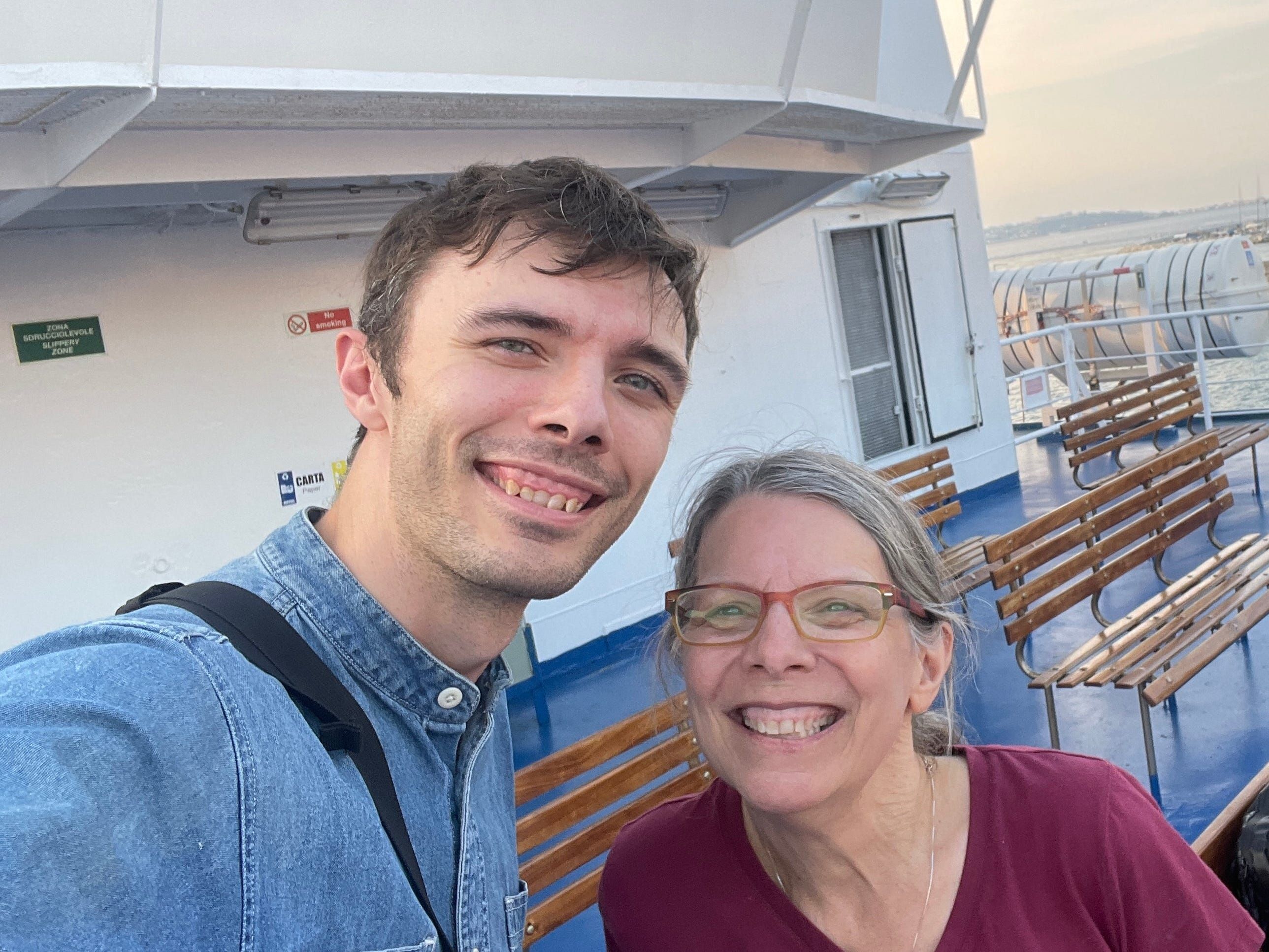 Viajar com pais — o teste de resistência que redefine a intimidade