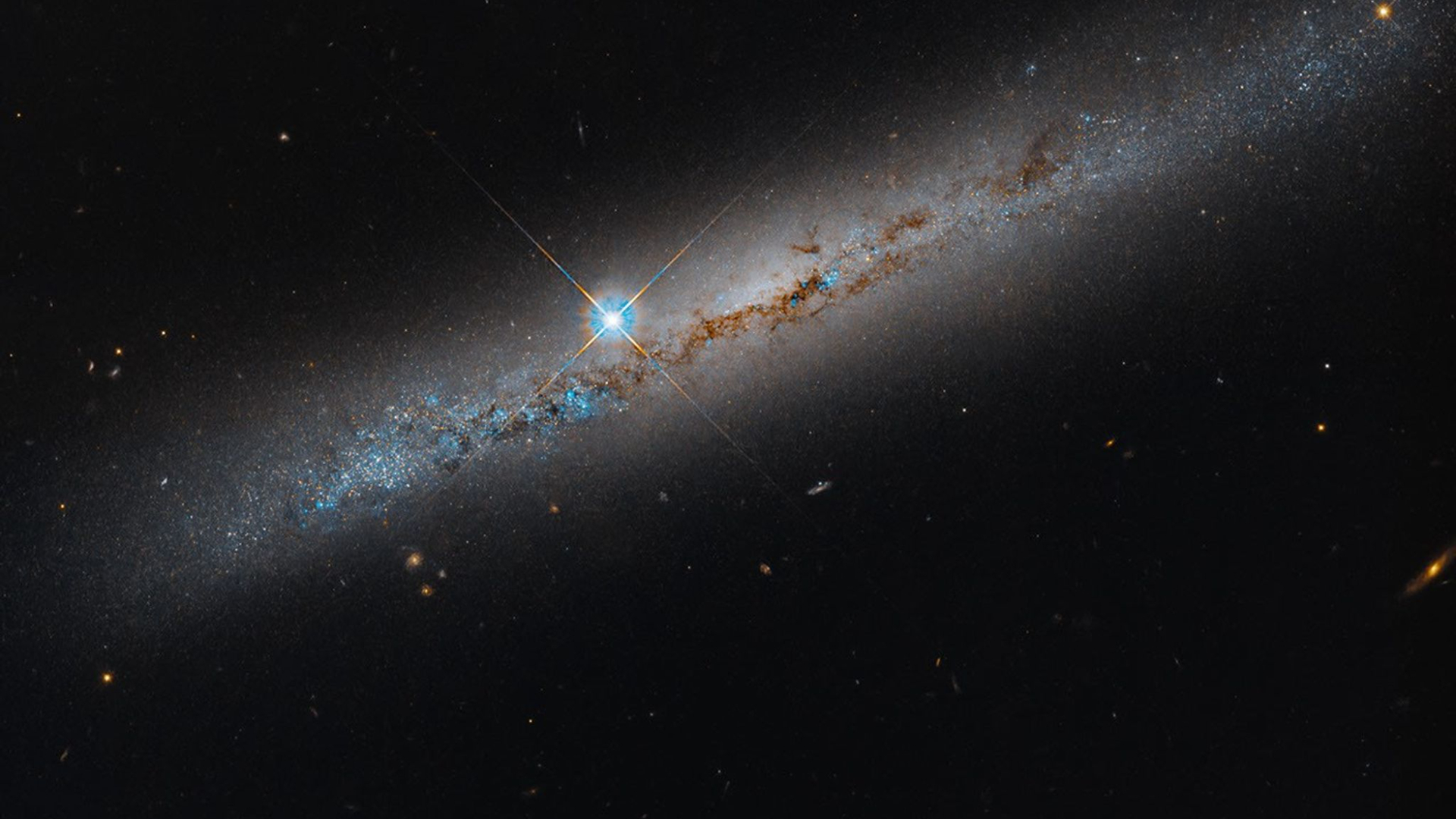 NGC 1827: Beleza e complexidade na borda de uma galáxia espiral
