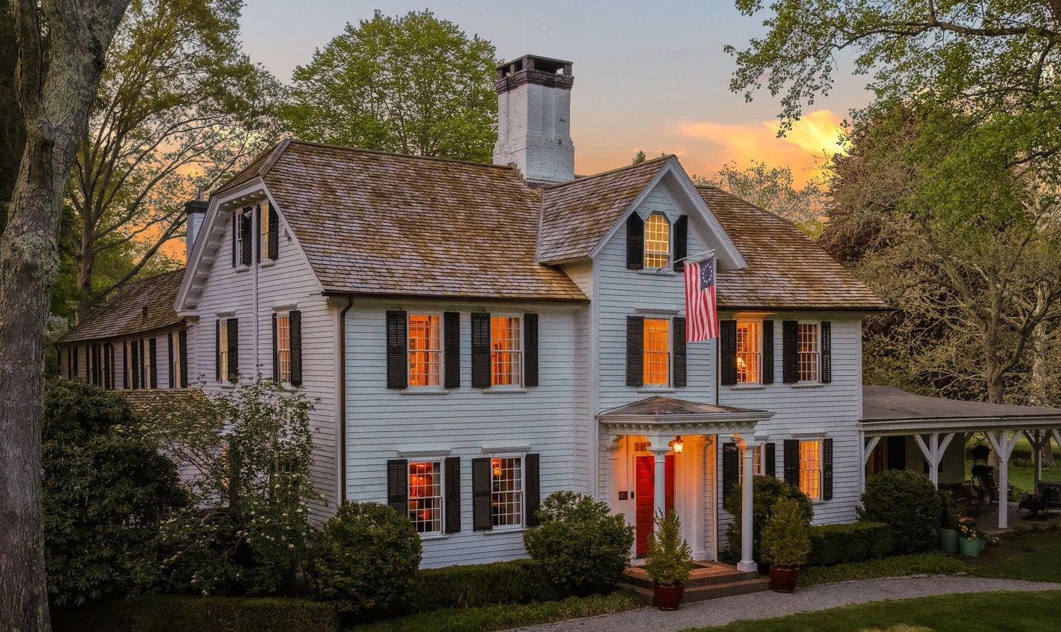 Mansão histórica de 1723 em Rhode Island busca comprador por US$ 3 milhões