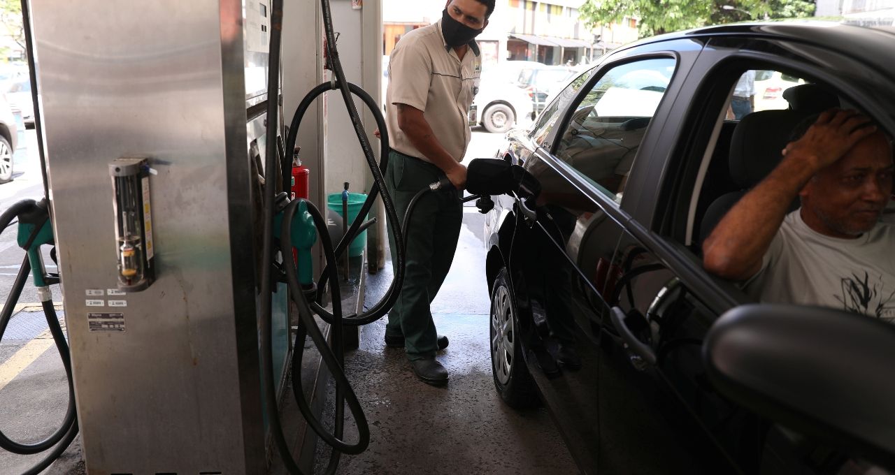 Governo garante oferta de diesel em outubro, mas preços seguem sob pressão