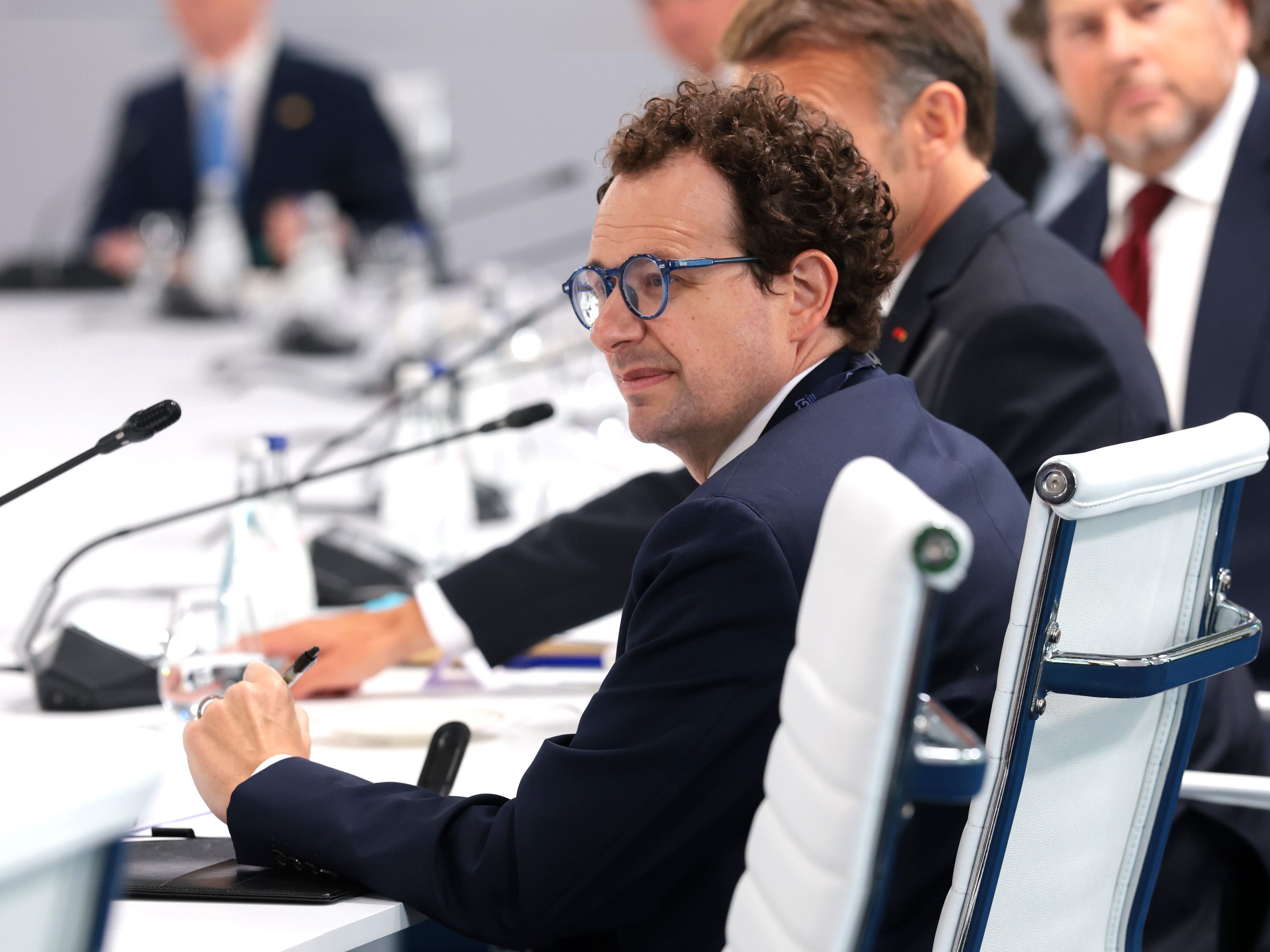 Amodei e Altman se encontram no G7 — sob sombra de restrições da Casa Branca