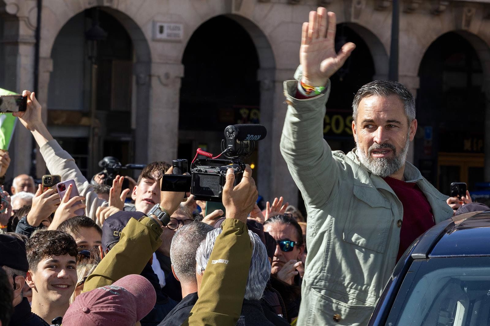Protestos em Maó: Tensão entre Vox e manifestantes termina em confronto policial