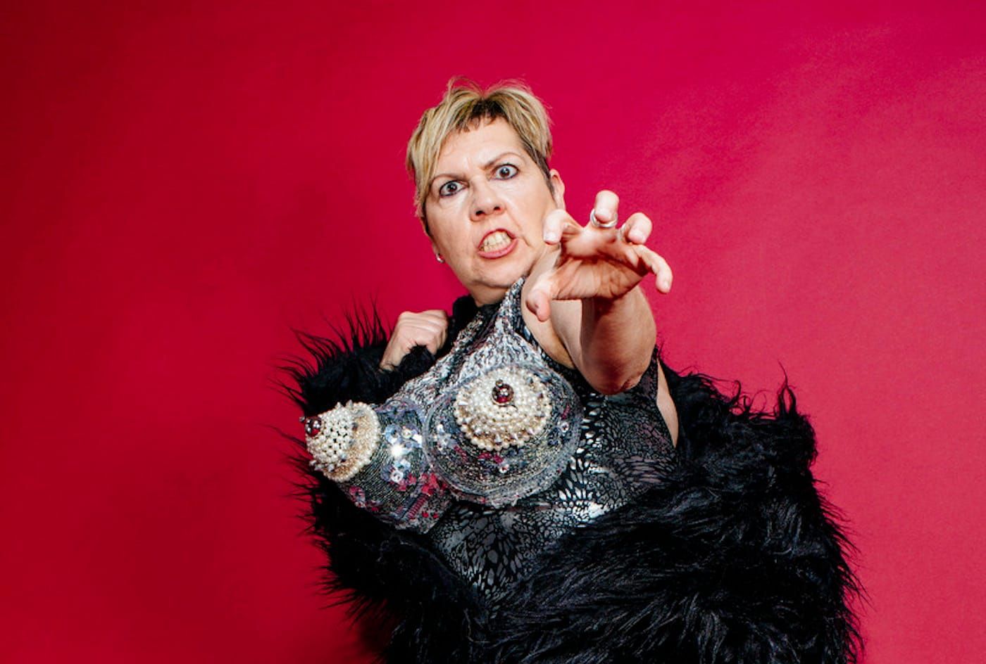 Alina Troyano e a criação de Carmelita Tropicana — o legado da performance queer no teatro