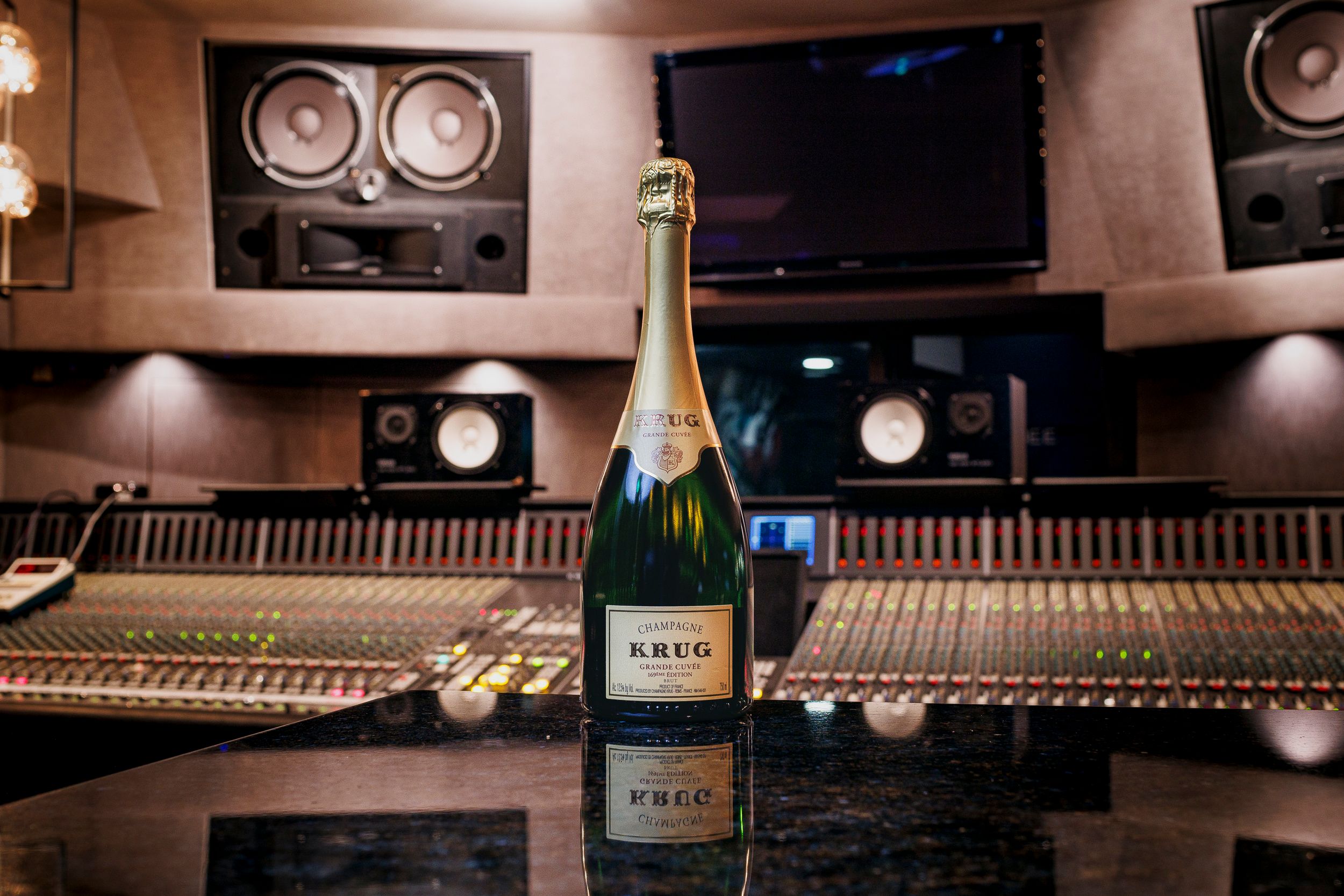 Krug transforma champanhe em partitura, ao vivo