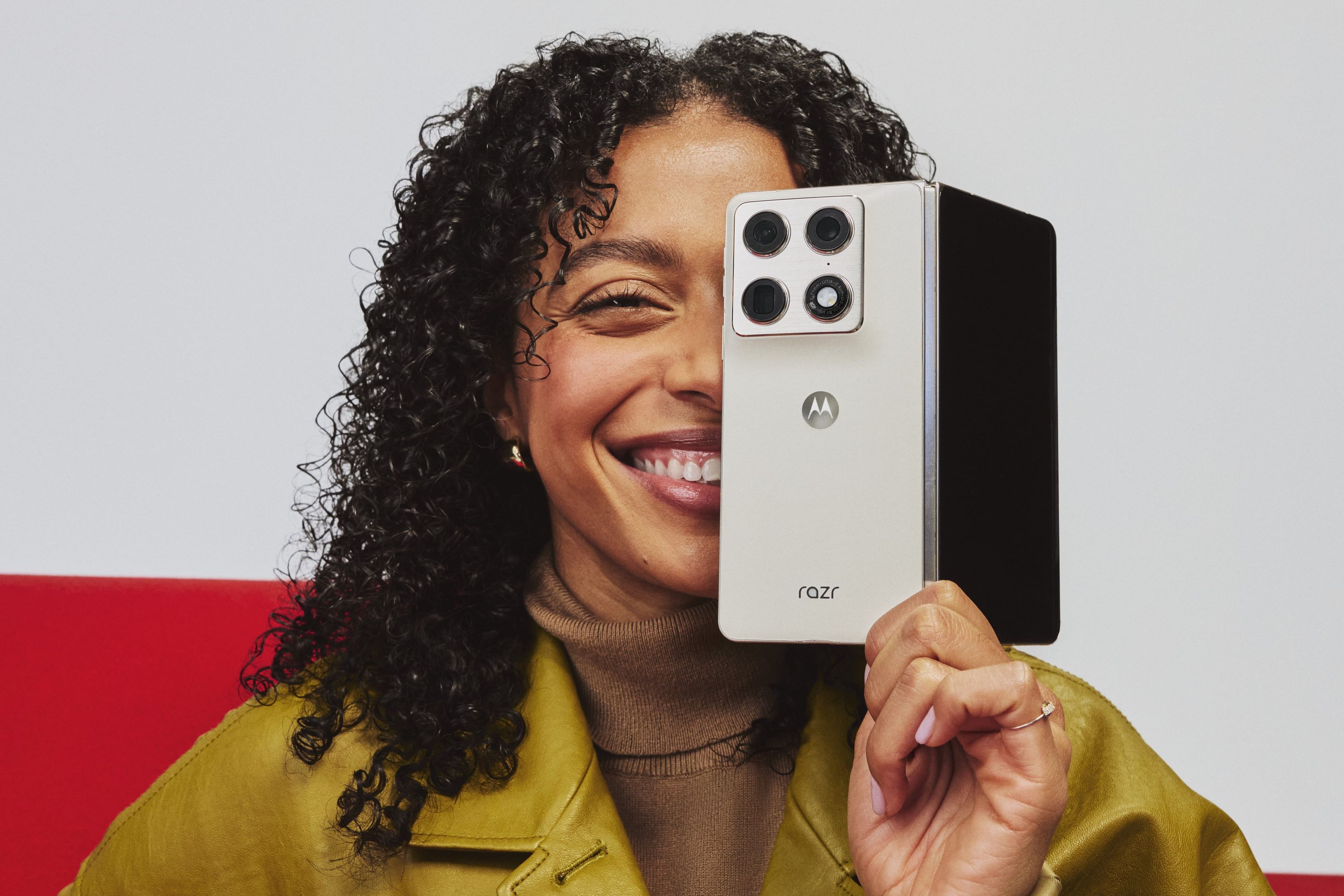 Motorola desafia domínio da Samsung com novo Razr Fold — e mira produtividade