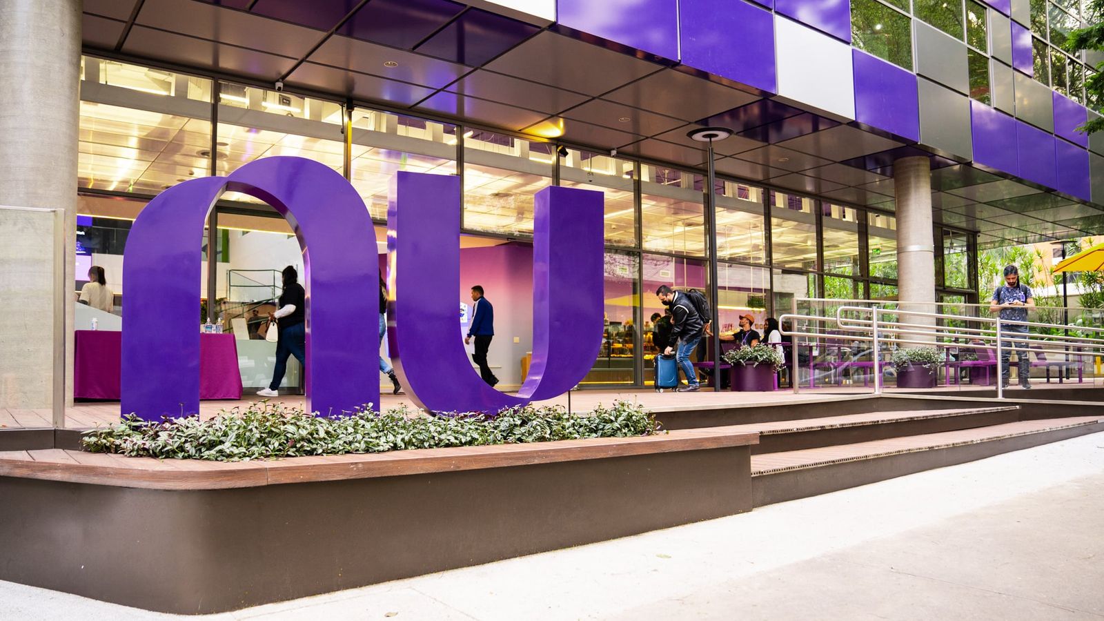 Nubank amplia liderança e bancos tradicionais perdem terreno na principalidade