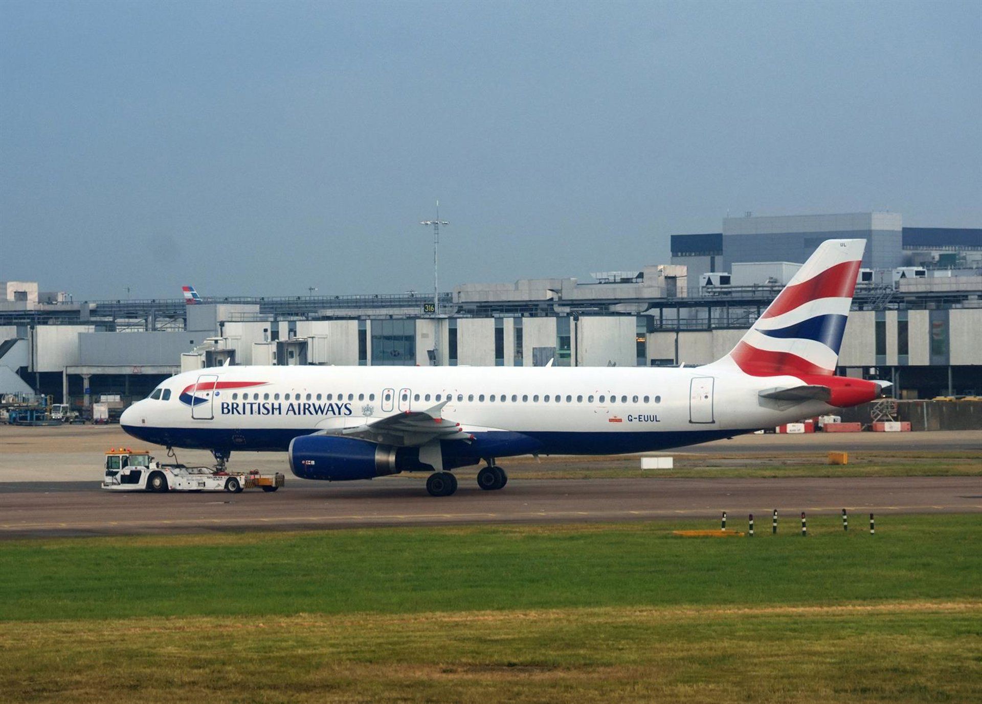 Lucro de Heathrow cai 18% com passageiros em baixa e capacidade no limite