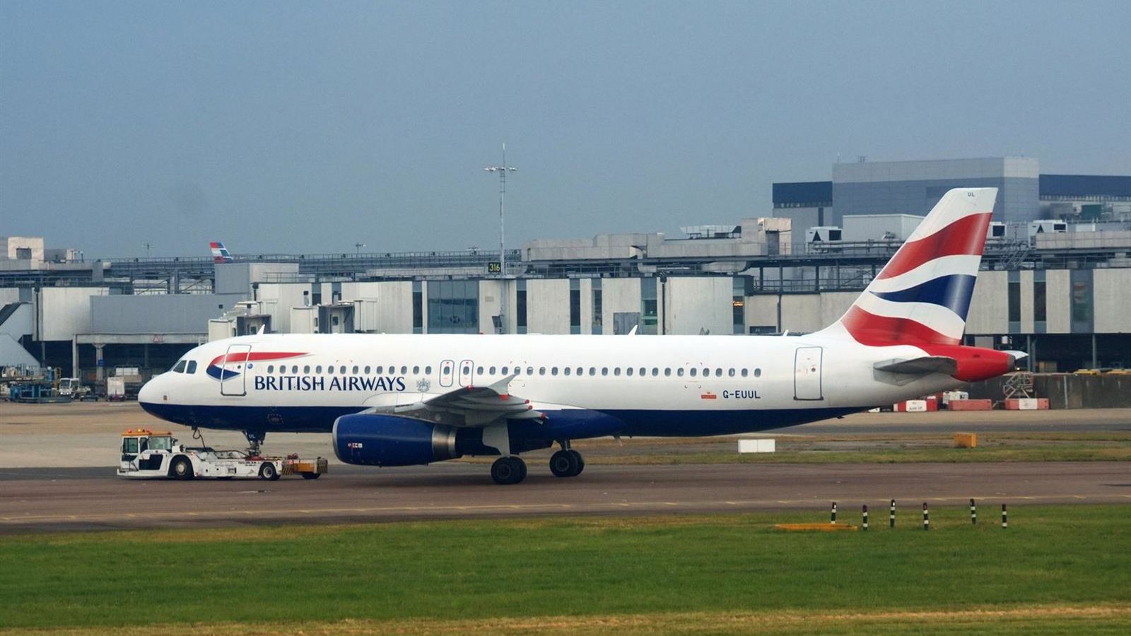 Lucro de Heathrow cai 18% com passageiros em baixa e capacidade no limite