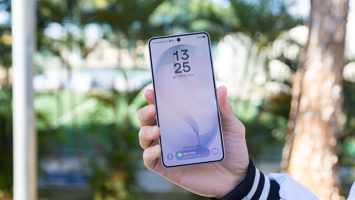 A IA devora os chips, e a conta chega no celular