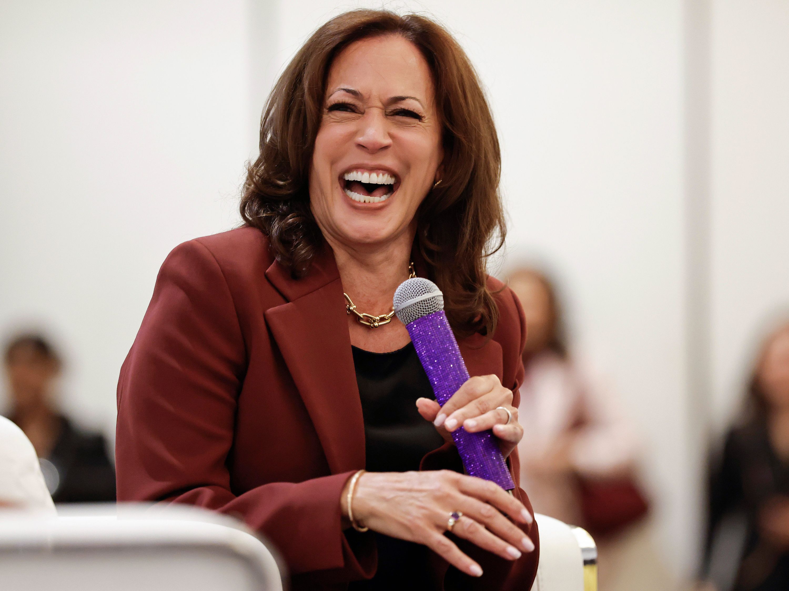 Kamala Harris: O Fenômeno Pilates e a Busca por Empoderamento