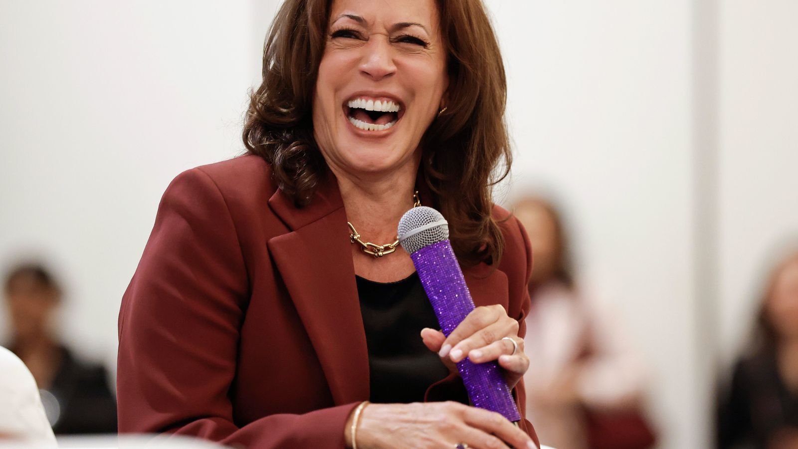 Kamala Harris: O Fenômeno Pilates e a Busca por Empoderamento
