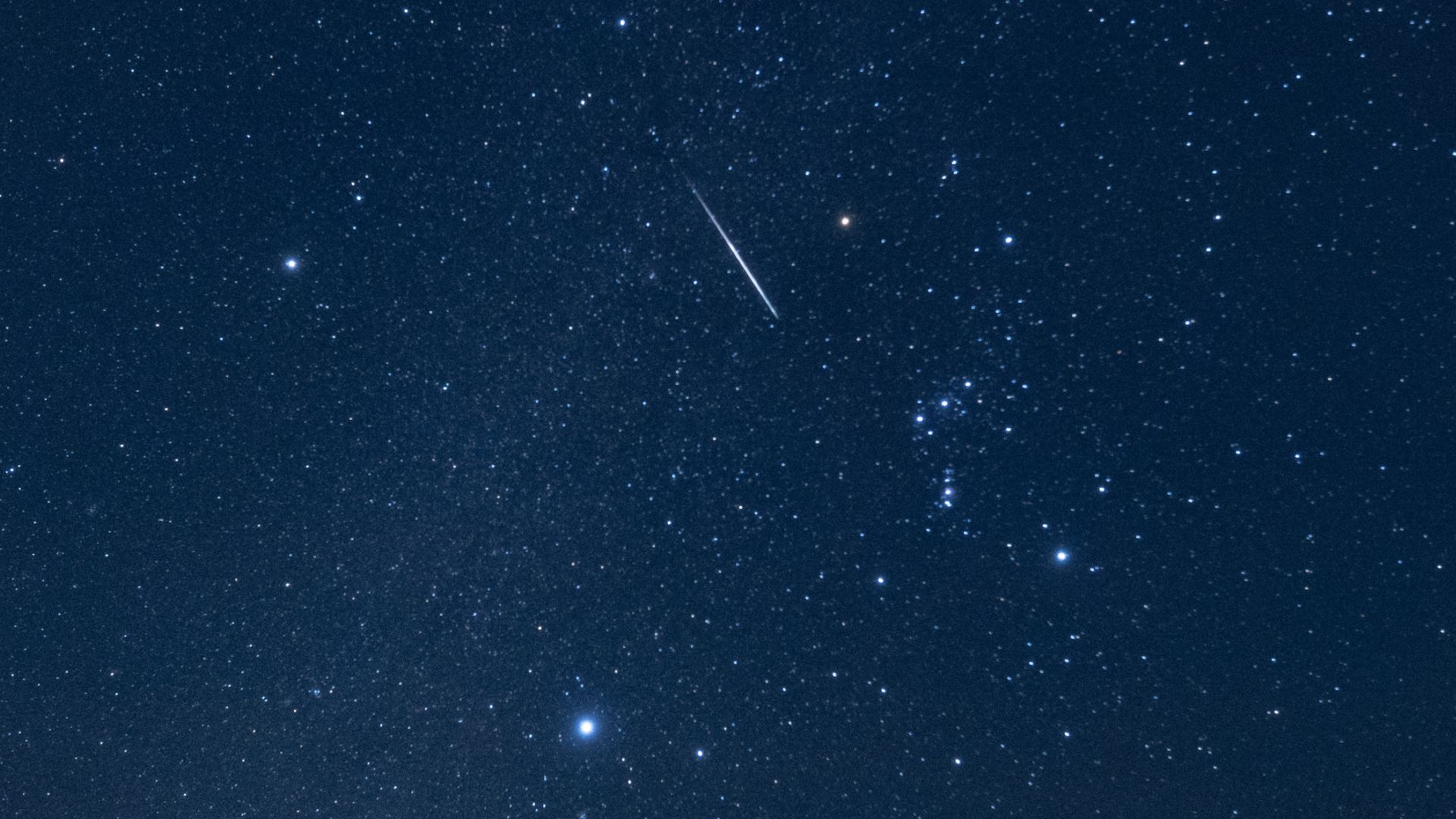 Chuva de meteoros Orionids ilumina céu com detritos da Cometa Halley