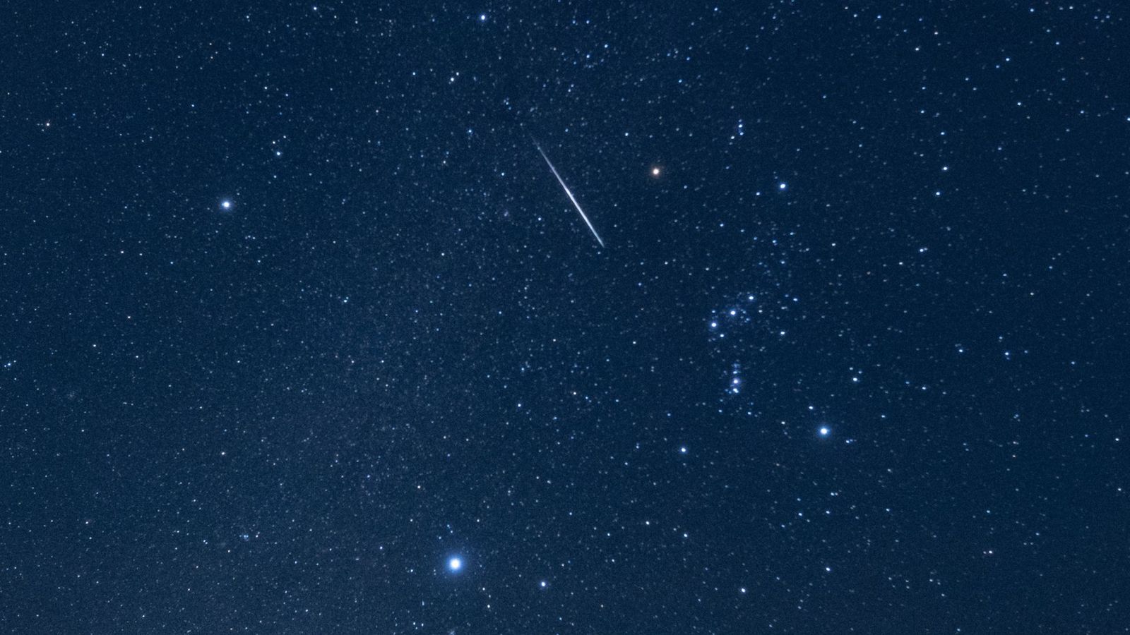 Chuva de meteoros Orionids ilumina céu com detritos da Cometa Halley