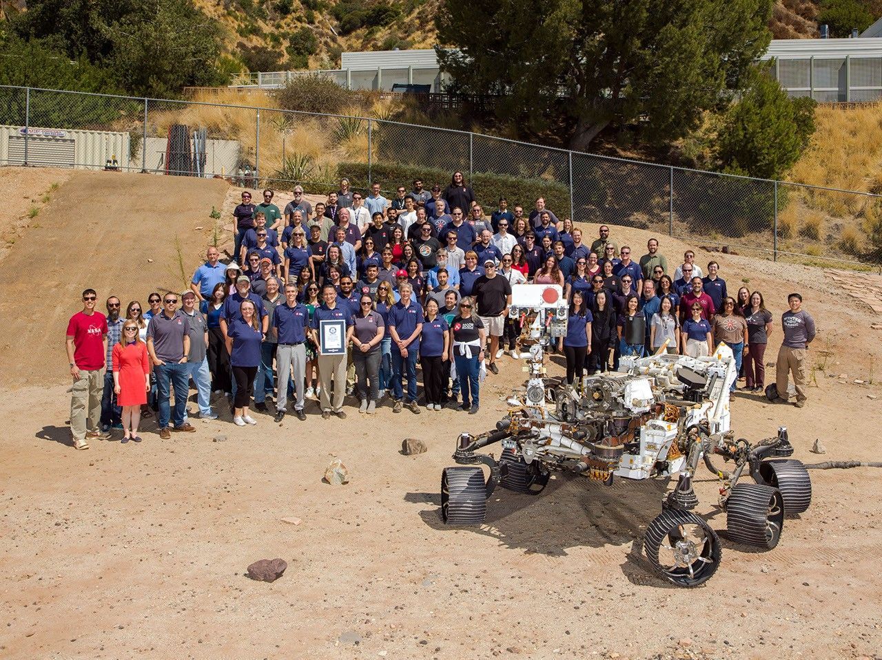 Equipe do rover Perseverance da NASA celebra recorde de distância em Marte
