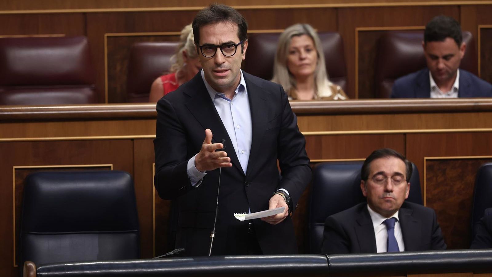 Carlos Cuerpo rebate narrativa de Vox sobre imigração e aponta ganhos ao PIB espanhol
