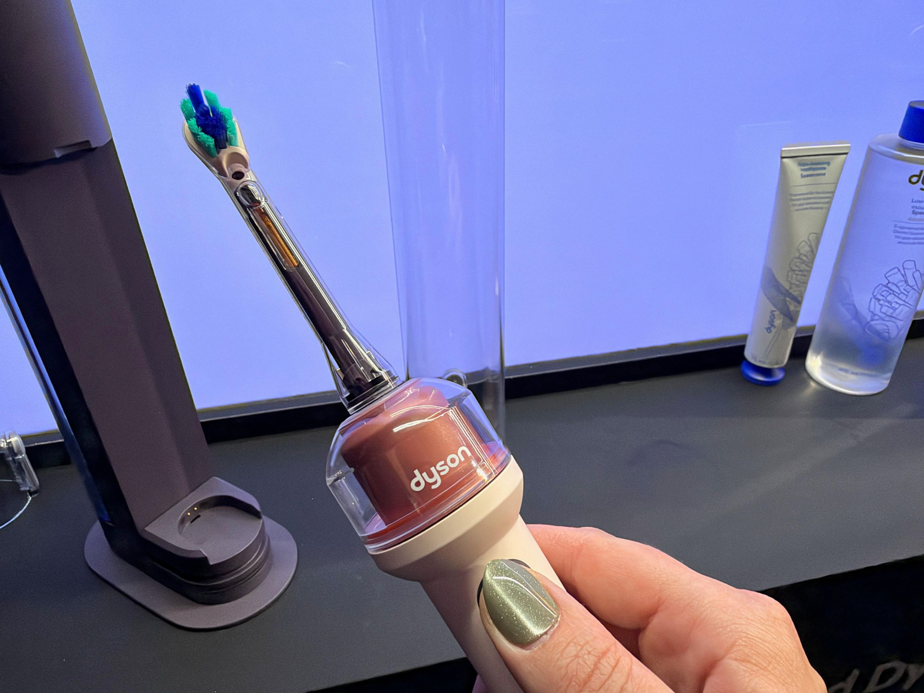 A escova da Dyson de US$ 500 não gosta de água