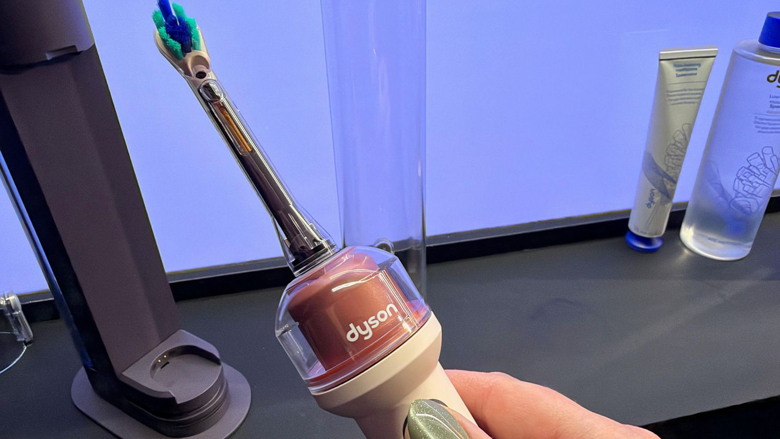 A escova da Dyson de US$ 500 não gosta de água