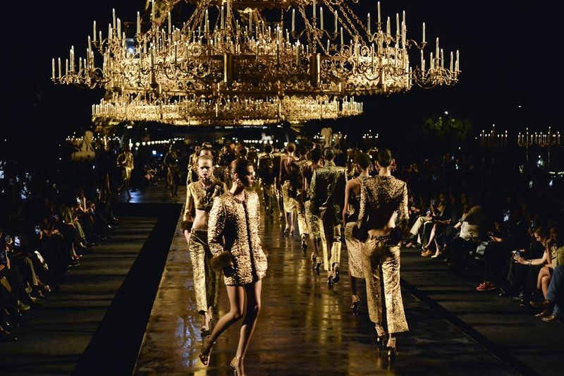 Ciclos de Luxo: O Futuro da Saint Laurent e as Grandes Jogadas da Moda Global