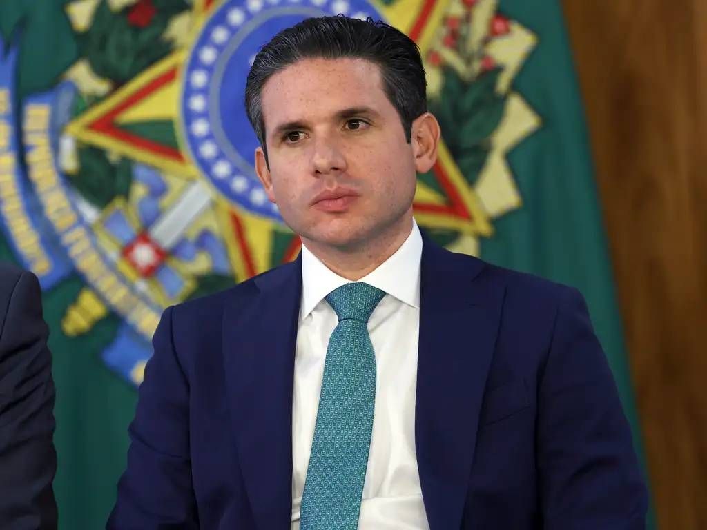 Hugo Motta nega irregularidade em diárias pagas por dono do Banco Master