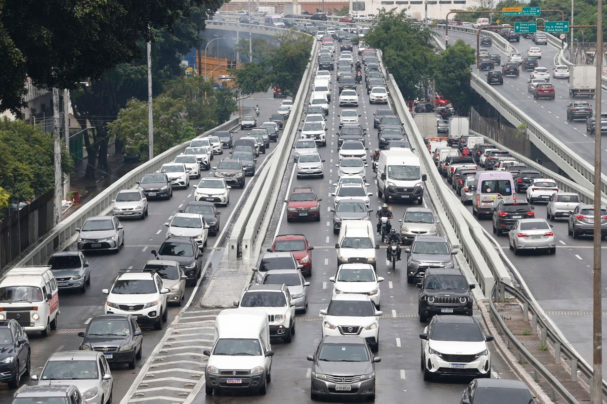 Rodízio em São Paulo ignora clima de Copa — e o trânsito vira um teste de paciência