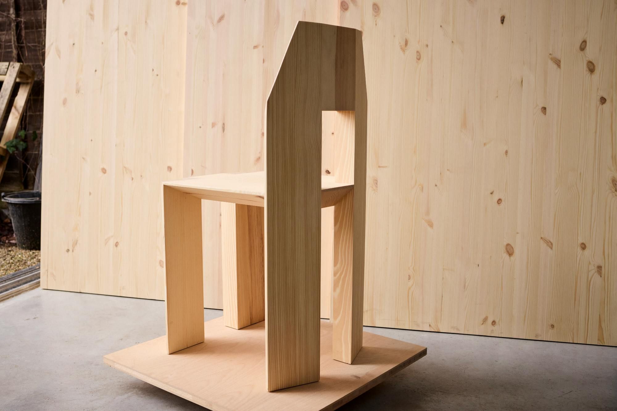 Max Lamb e Hem lançam cadeira de design minimalista com desperdício zero
