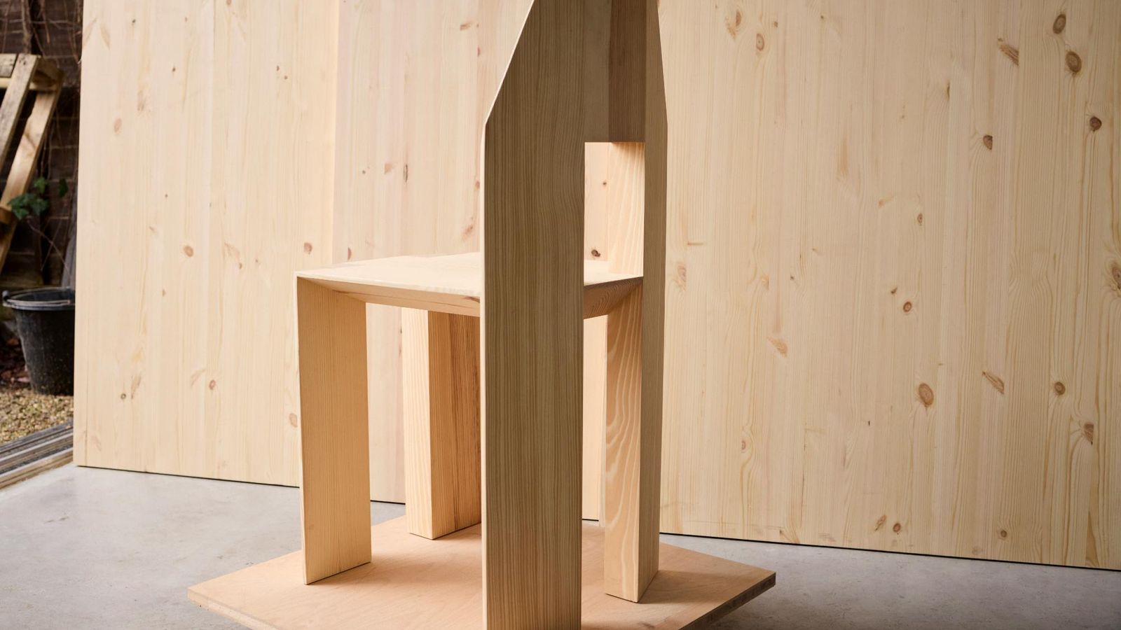 Max Lamb e Hem lançam cadeira de design minimalista com desperdício zero