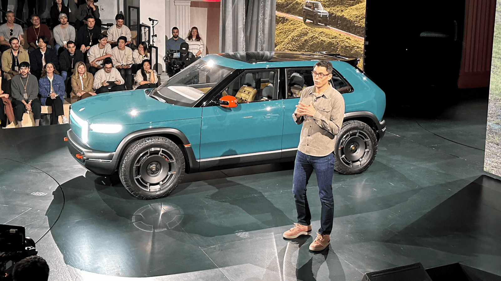 Rivian R3X chega em dois anos — CEO RJ Scaringe confirma cronograma