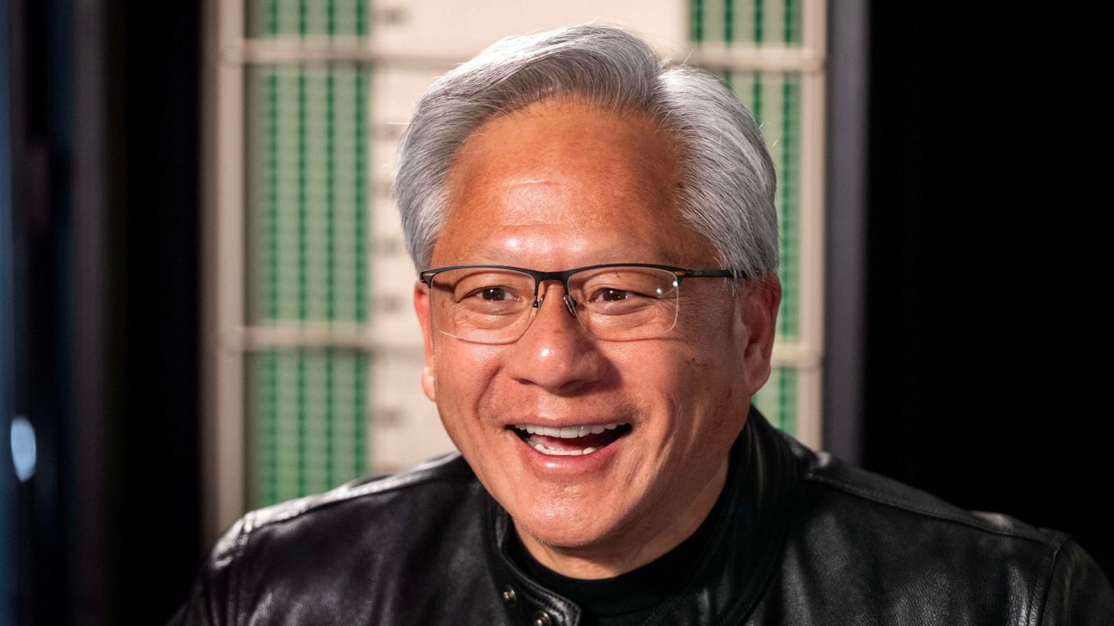 Jensen Huang revela bastidores de conversas noturnas com Trump sobre IA