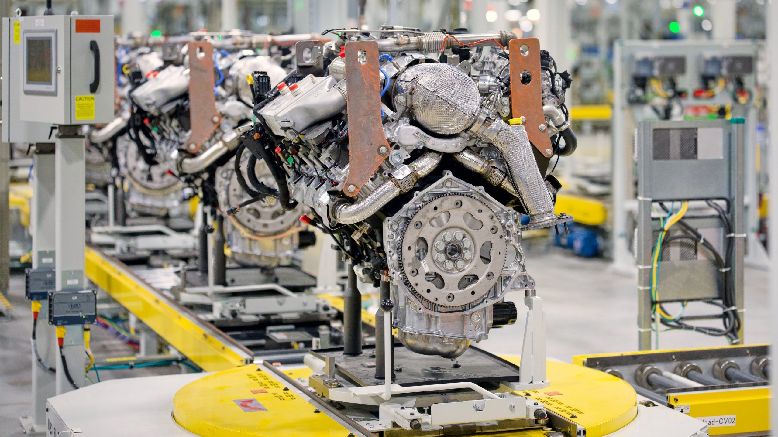 GM desafia Ford com novo motor Duramax V8 de 8.3 litros