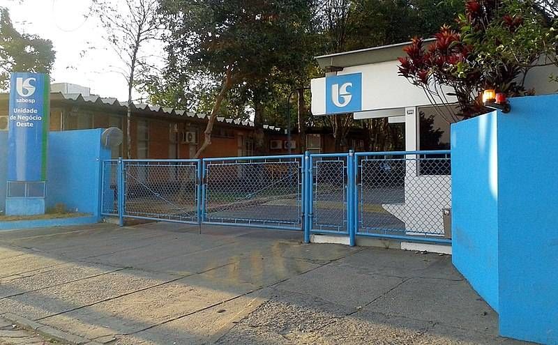 Sabesp (SBSP3) avança 15% com correção pós-balanço e alívio hídrico