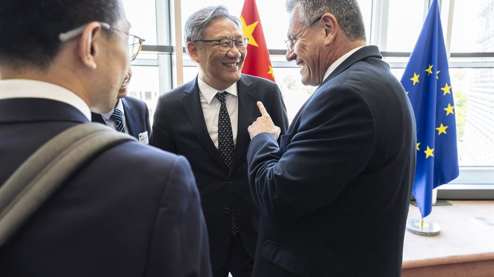 Bruxelas e Pequim iniciam diálogo comercial para reduzir tensões até outubro