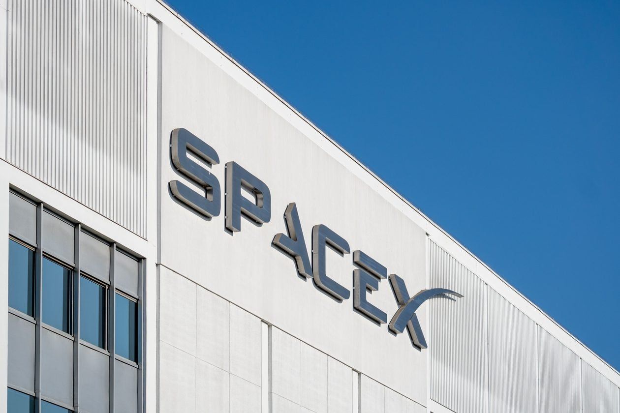 SpaceX testa protótipo de dispositivo de IA com design ultra-fino